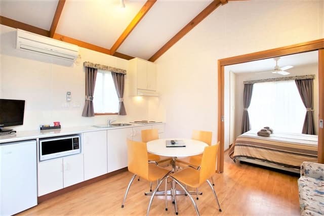 Deluxe Cabin (Couple Cabin)