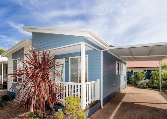 2 Bedroom Holiday Home