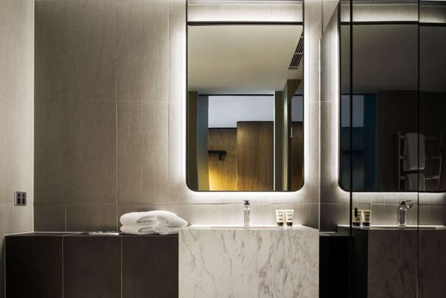 KING ACACIA ROOM