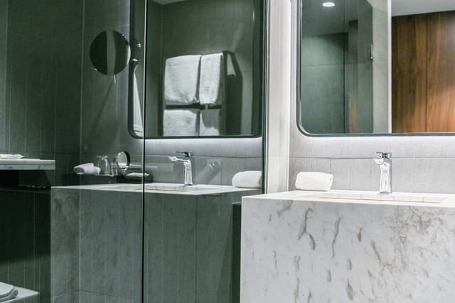 KING ACACIA ROOM