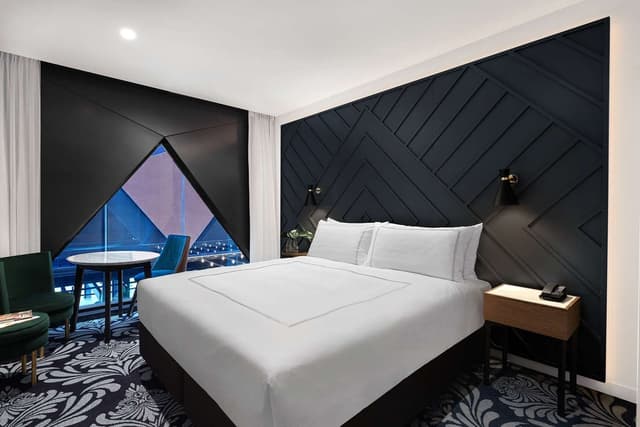 KING ACACIA ROOM