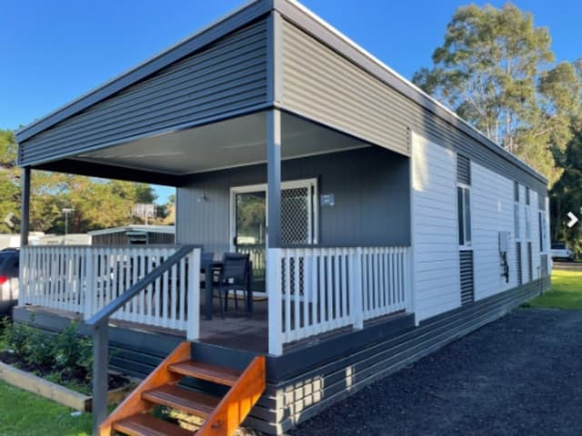 Deluxe Poolside 3 Bedroom Cabin