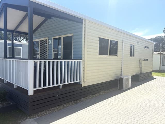 Deluxe Poolside 2 Bedroom Cabin