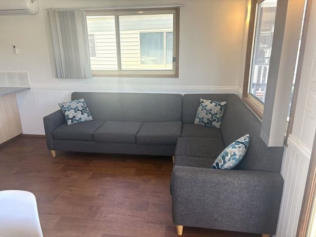 Deluxe Poolside 2 Bedroom Cabin