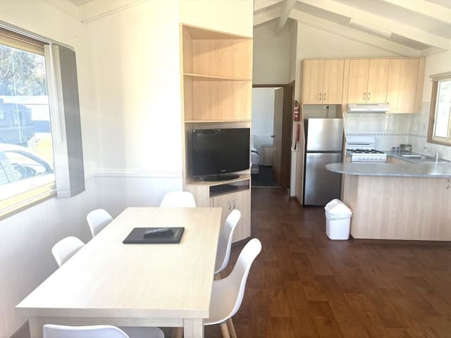 Deluxe Poolside 2 Bedroom Cabin