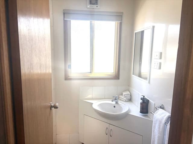 Deluxe Poolside 2 Bedroom Cabin