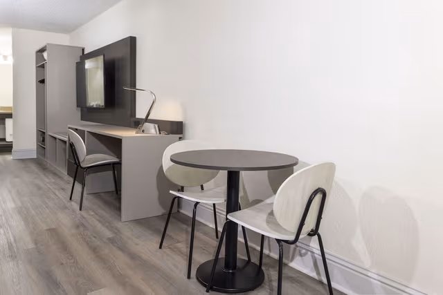 Premium Suite, 1 King Bed with Sofa bed