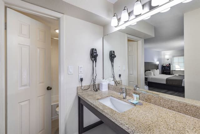 Deluxe Room, 1 King Bed