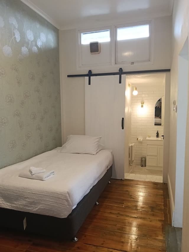 Deluxe Queen Suite - Room 4