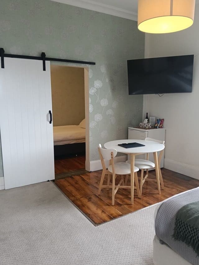 Deluxe Queen Suite - Room 4