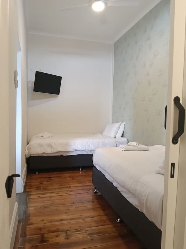 Deluxe Queen Suite - Room 4