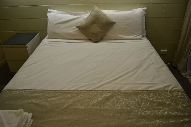 Queen Room - Ground Level