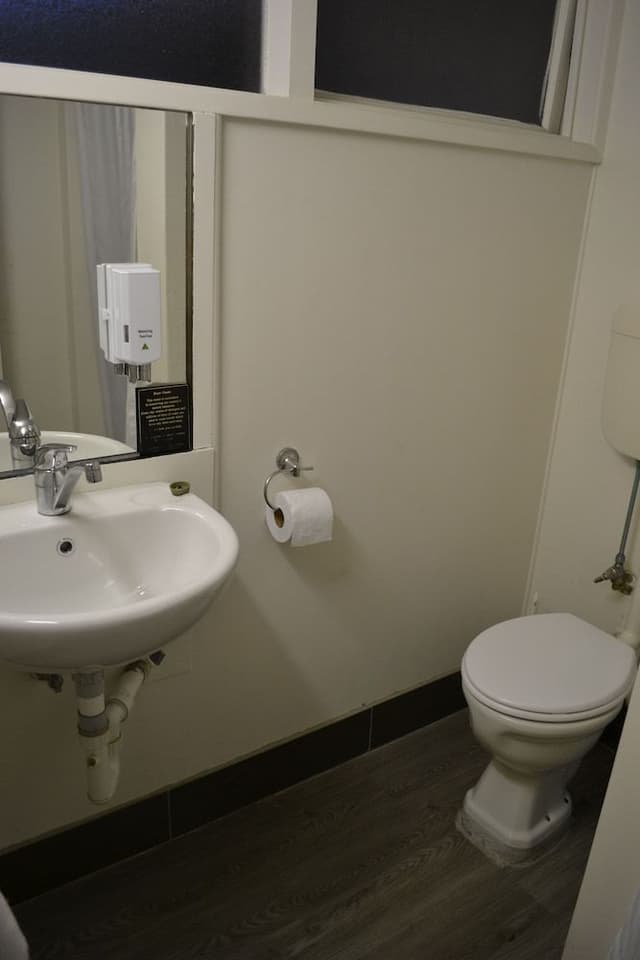 Queen Room - Pet Friendly