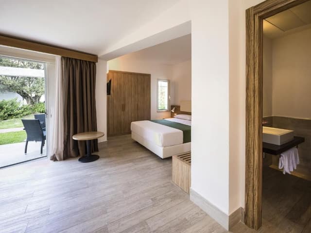 Quadruple Room (2 Adults + 2 Children)