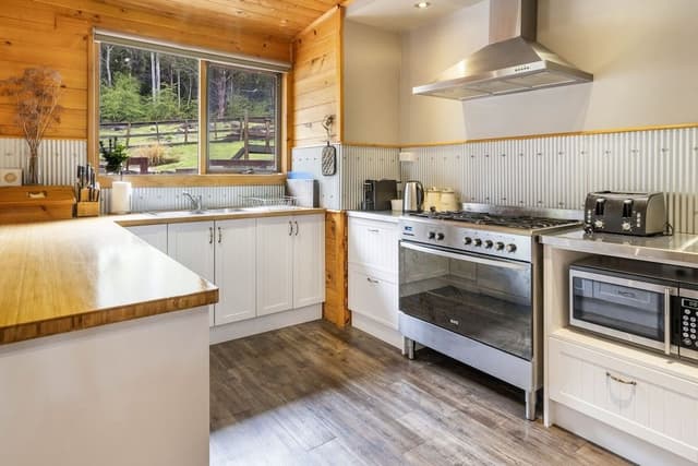 Signature House, 4 Bedrooms, Fireplace, Mountain View