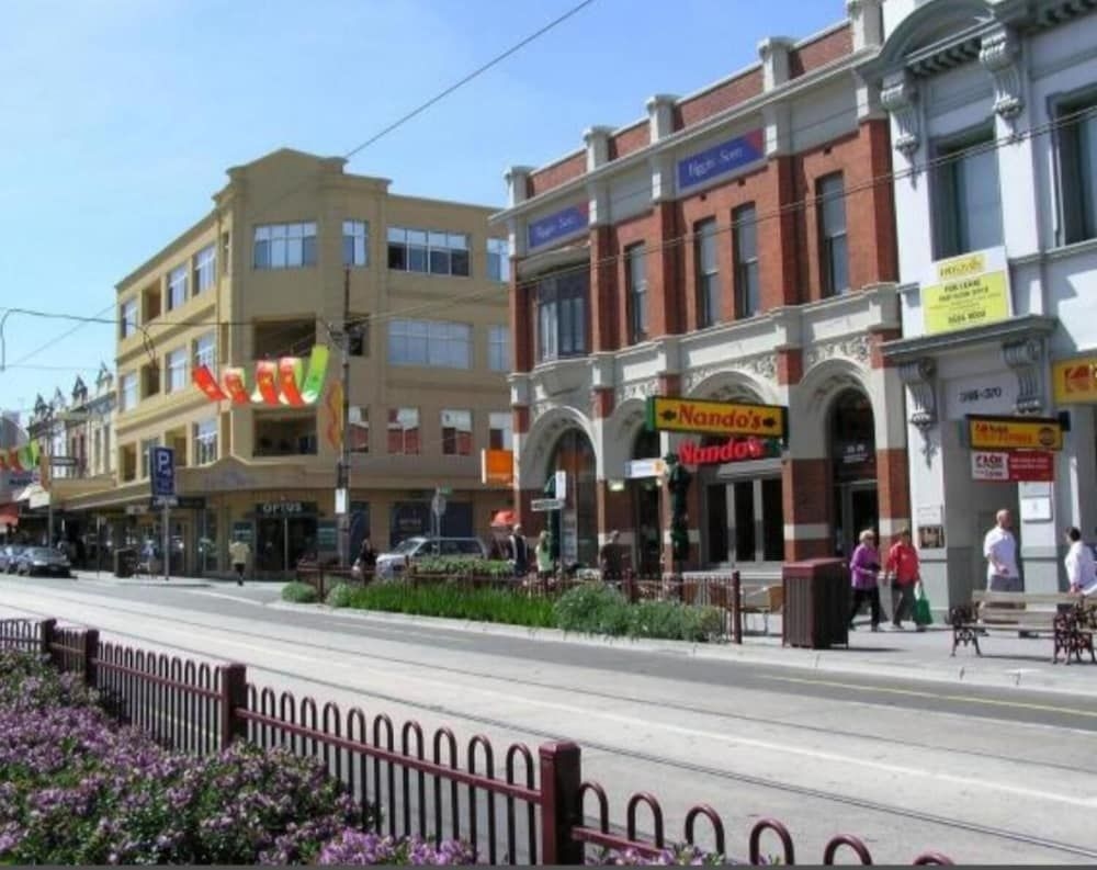 St Kilda East backpackers' hostel1