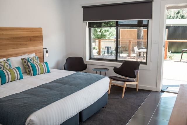 Deluxe King Suite
