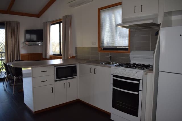 3 Bedroom Waterfront Cabin