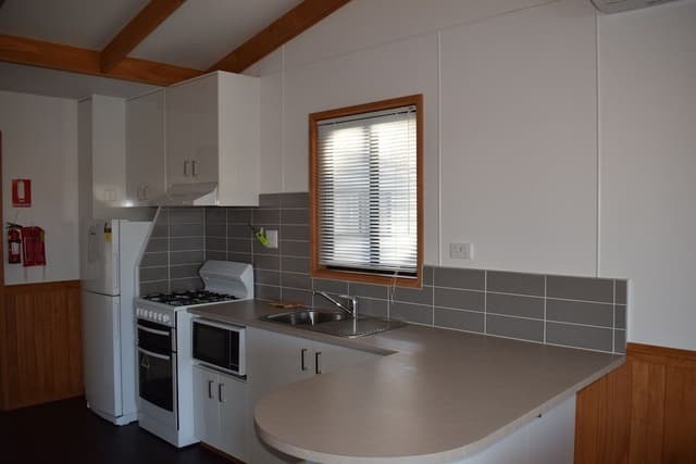 2 Bedroom Waterfront Cabin- Access Friendly