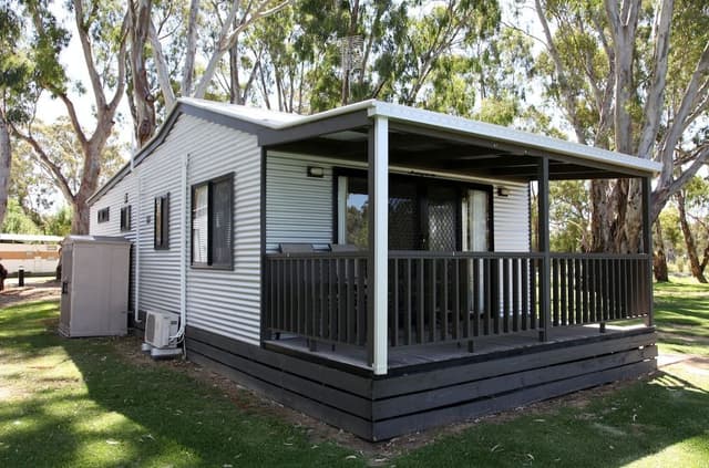 3 Bedroom Waterfront Cabin