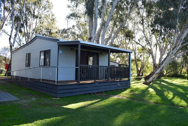 2 Bedroom Waterfront Cabin- Access Friendly