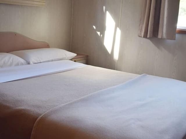1 Bedroom Ensuite Cabin