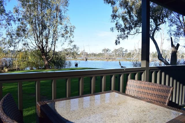 2 Bedroom Waterfront Cabin- Access Friendly
