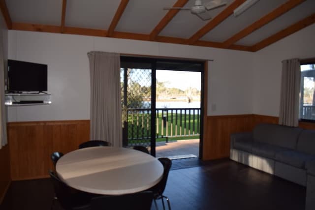 2 Bedroom Waterfront Cabin- Access Friendly