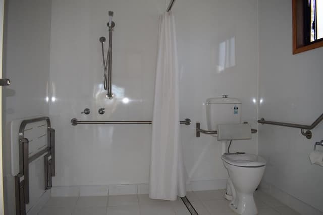 2 Bedroom Waterfront Cabin- Access Friendly
