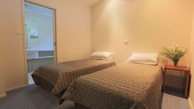 Lakefront Villa- 4 pax