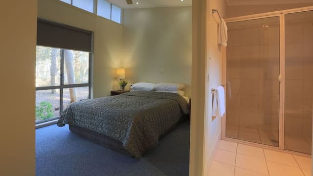 Lakefront Villa- 4 pax