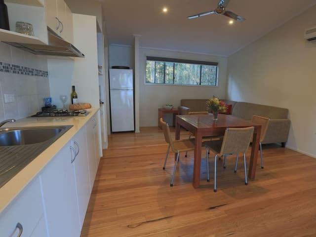 Lakefront Villa- 4 pax