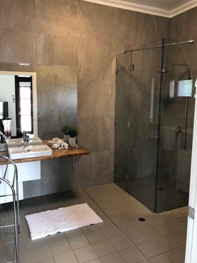 Deluxe Suite, 1 Bedroom, Ensuite, Hill View