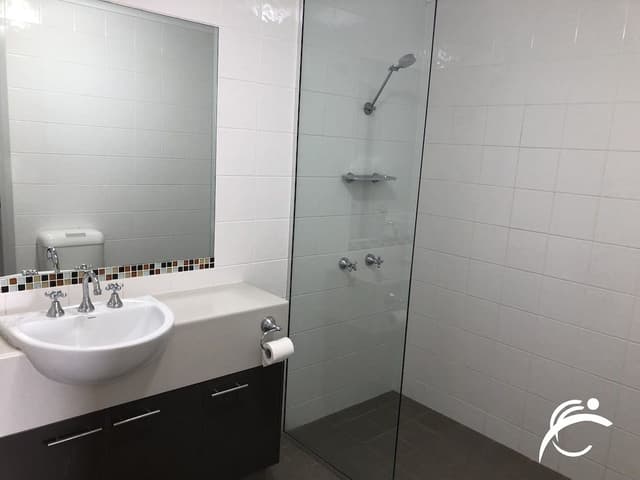 Deluxe room (1 Queen and 1 Single bed)