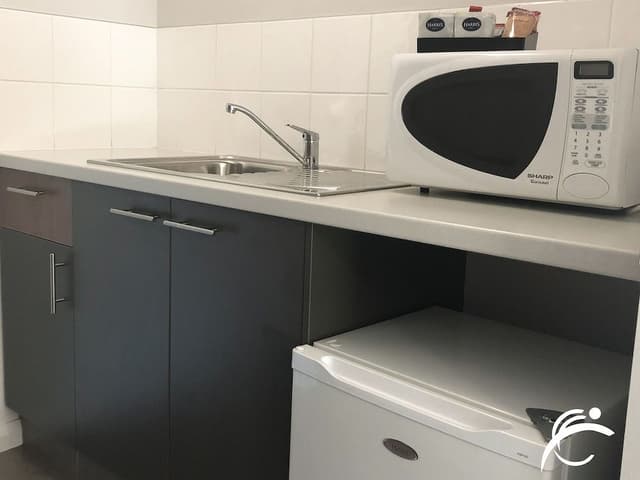 Deluxe room (1 Queen and 1 Single bed)