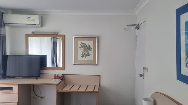 Deluxe Room, 1 Queen Bed, Jetted Tub