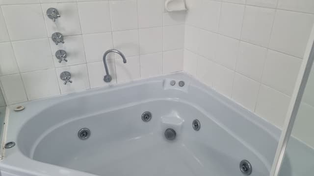 Deluxe Room, 1 Queen Bed, Jetted Tub