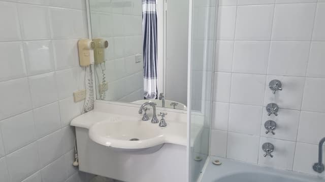 Deluxe Room, 1 Queen Bed, Jetted Tub