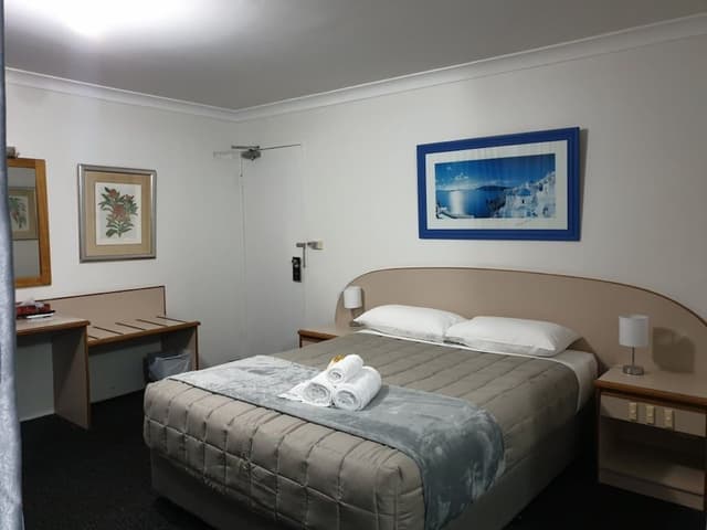 Deluxe Room, 1 Queen Bed, Jetted Tub