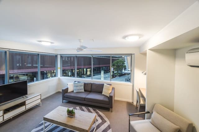 1 Bedroom Queen Apartment