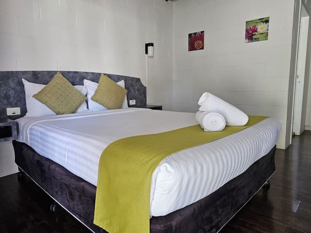 Deluxe Queen Room