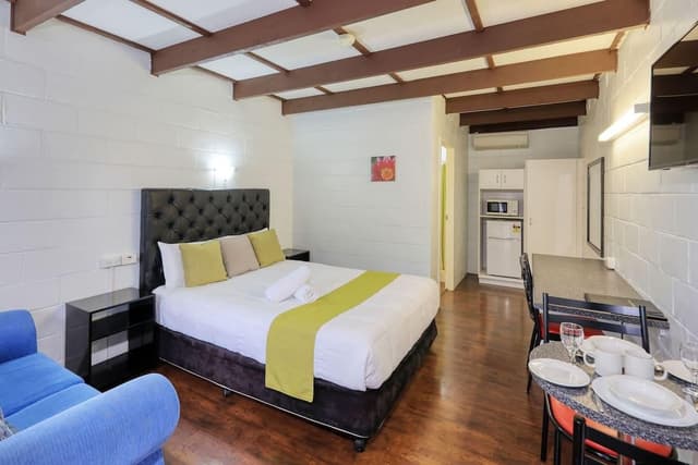 Deluxe Queen Room