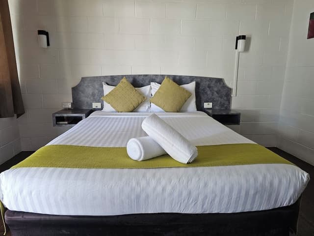 Deluxe Queen Room