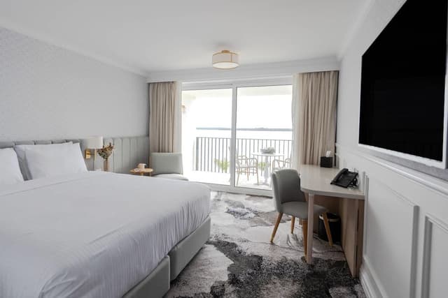 Deluxe Room, 1 King Bed (Water View)