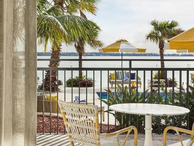 Room, 1 King Bed, Poolside (Water View)