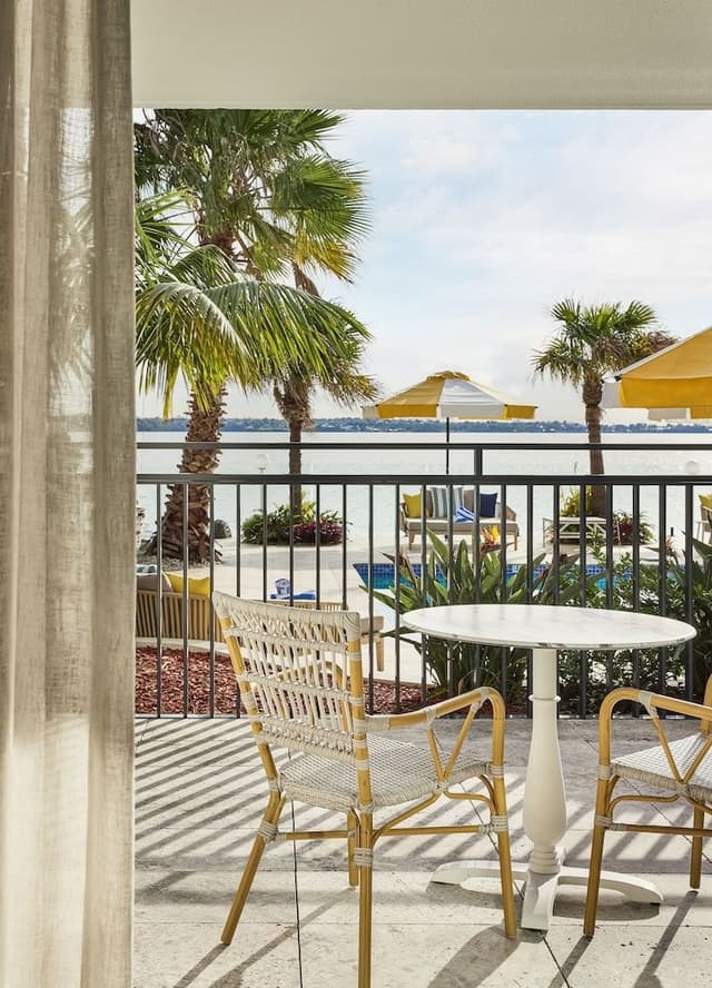 Room, 1 King Bed, Poolside (Water View)