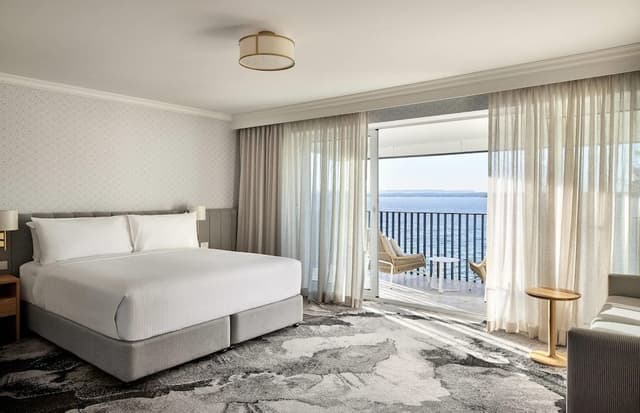 Deluxe Room, 1 King Bed (Water View)