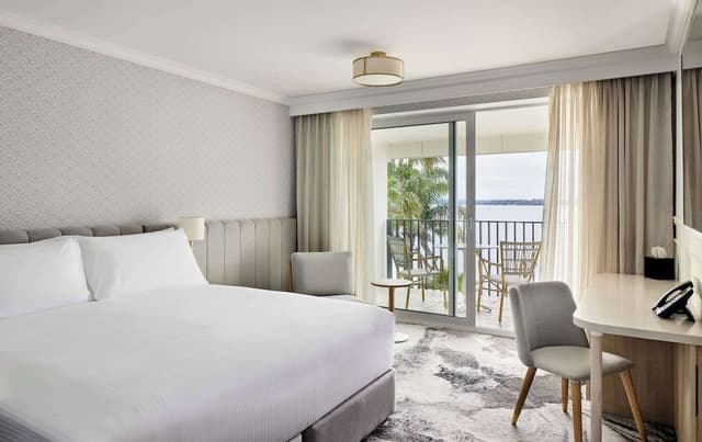 Room, 1 King Bed (Water View)
