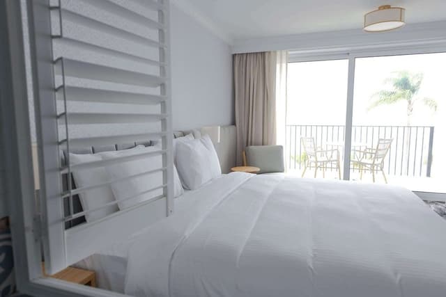 Deluxe Room, 1 King Bed (Water View)