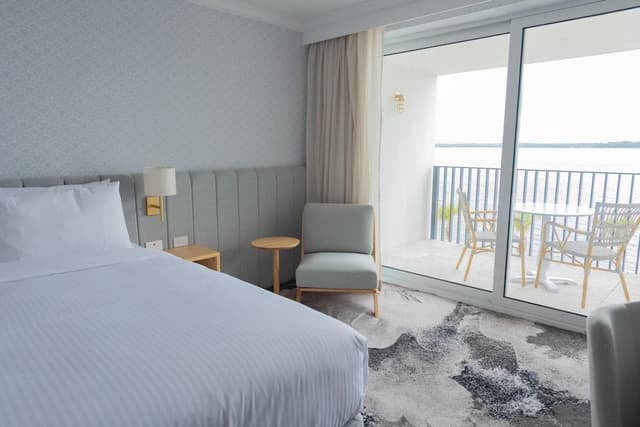 Deluxe Room, 1 King Bed (Water View)